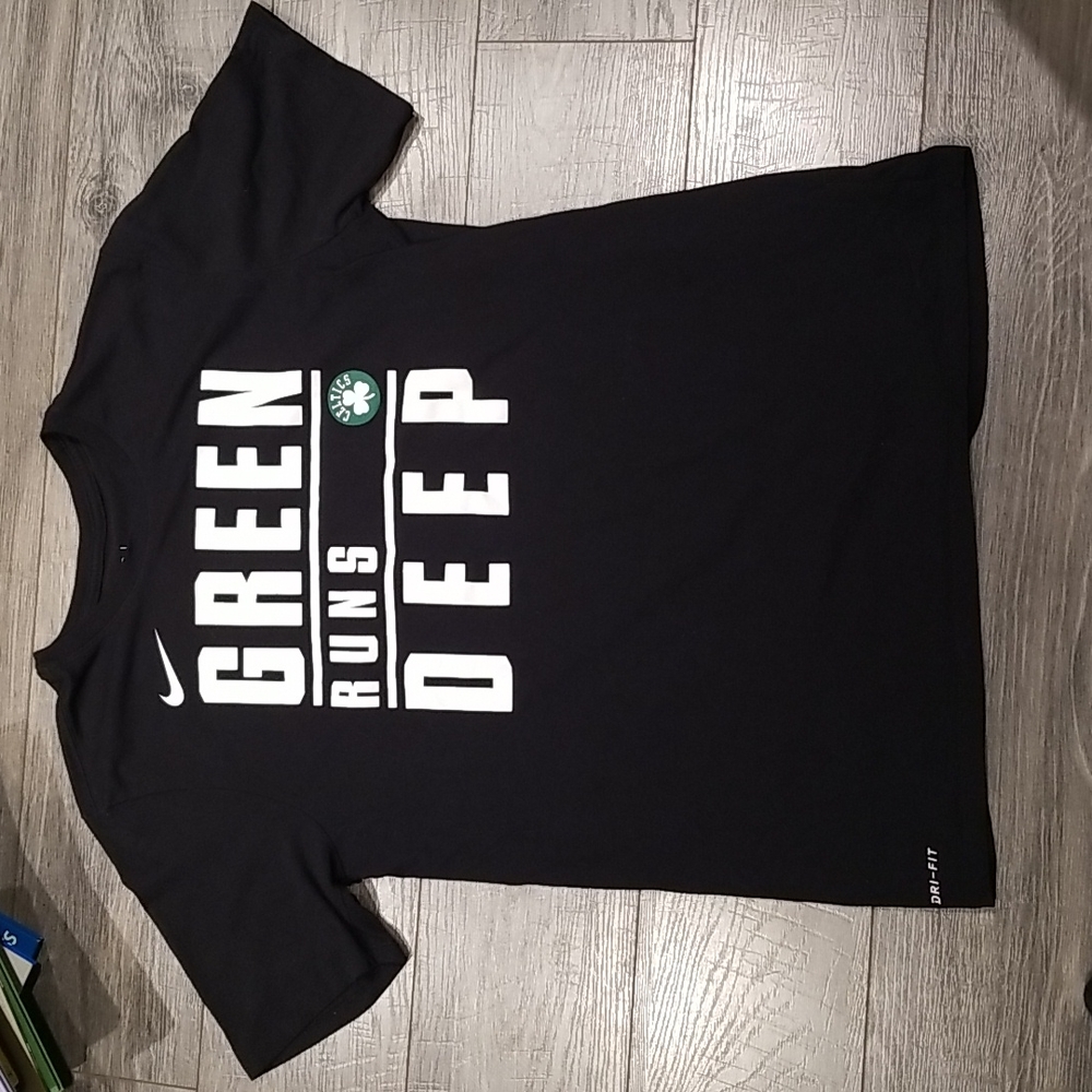 The Nike Tee NBA Green Runs Deep Celtics Dri-Fit Athletic Cut men's sz L shirt